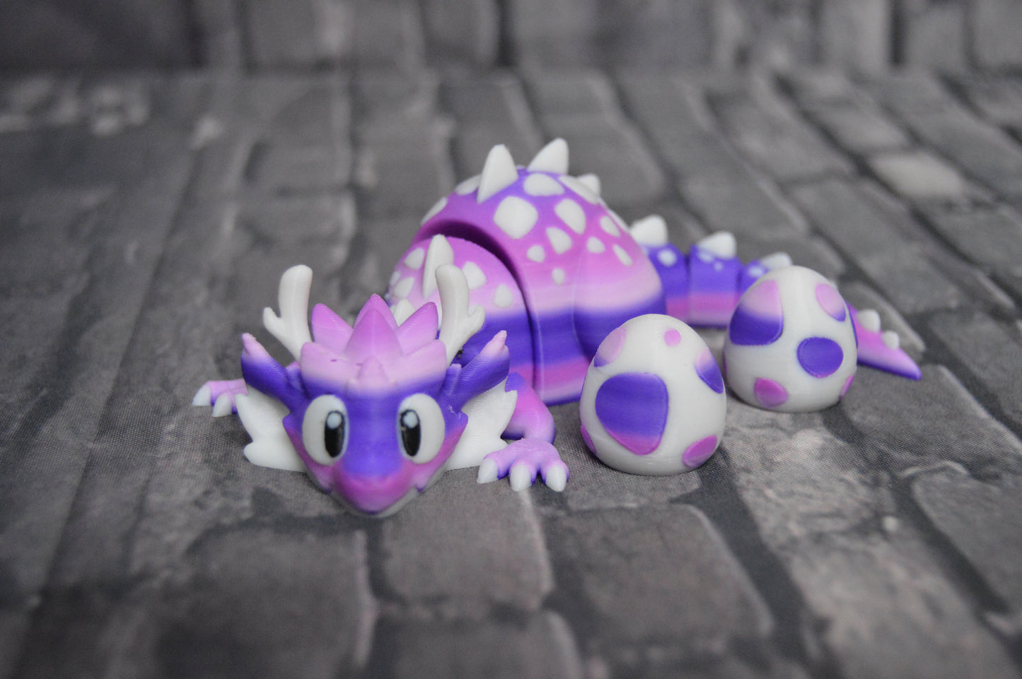Drache mit Ei